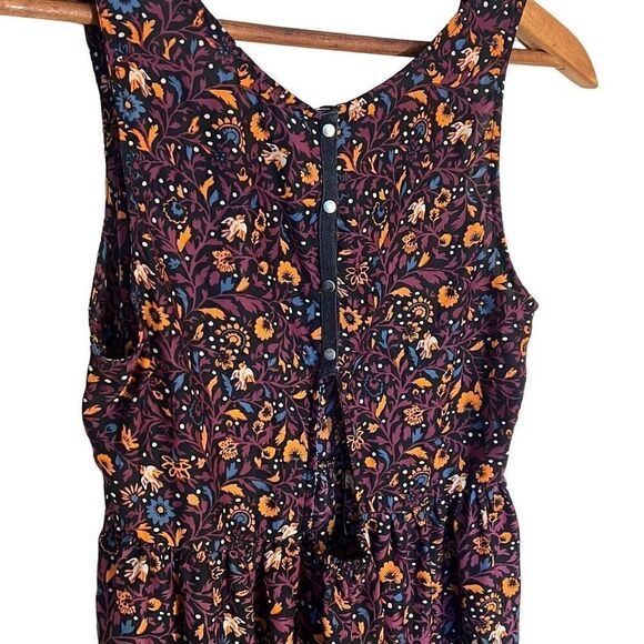 Ecote Keyhole Back Flowey Tank Top - Picture 8 of 10